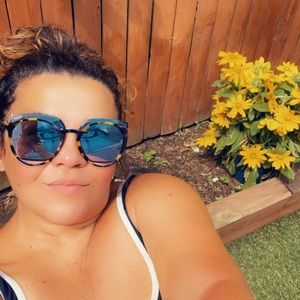 Meet your Posher, Adriana